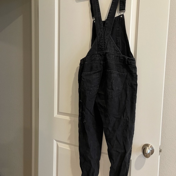 Cute ripped overalls - Picture 2 of 4